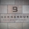 Logo Bernardus Golf op natuursteen